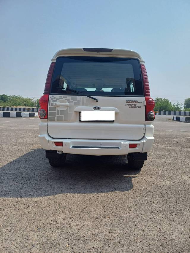 https://images10.gaadi.com/usedcar_image/4520087/original/processed_934452cf0a066df41ba8cdbea3d5f9ec.jpg?imwidth=6402