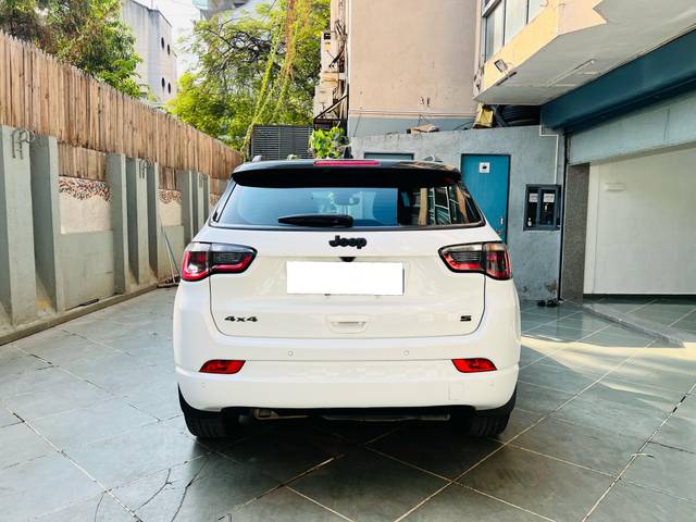 https://images10.gaadi.com/usedcar_image/4520100/original/processed_83cb29d08306d1fb0c4de433d9301fdd.jpg?imwidth=6401