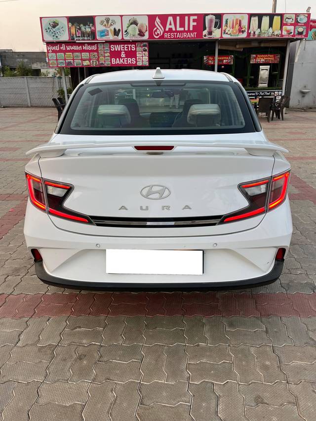 https://images10.gaadi.com/usedcar_image/4520101/original/processed_0cfdae53-5e38-49ab-b24d-689a4b98087b.jpg?imwidth=6402