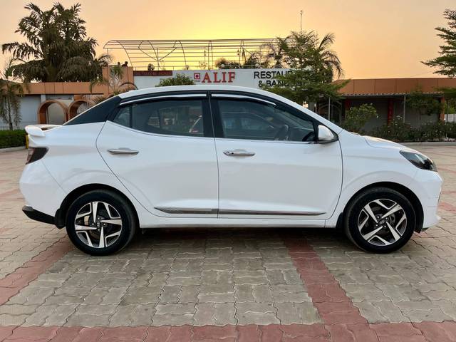 https://images10.gaadi.com/usedcar_image/4520101/original/processed_c7ea12cc-e026-4d82-a0c7-0b04995f5254.jpg?imwidth=6401
