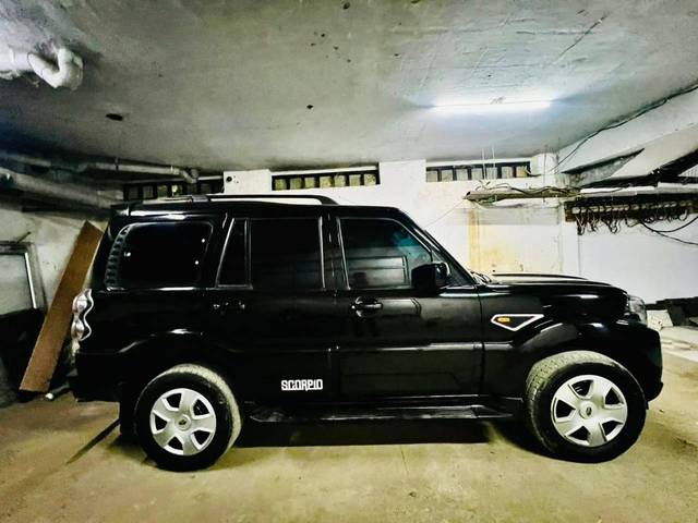 https://images10.gaadi.com/usedcar_image/4520102/original/processed_462dc9c781b6f27f47f20afb7620a64f.jpg?imwidth=6401