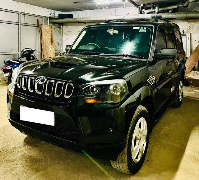 https://images10.gaadi.com/usedcar_image/4520102/original/processed_4b99eafbaabf79a5352385086313d194.jpg?imwidth=6402