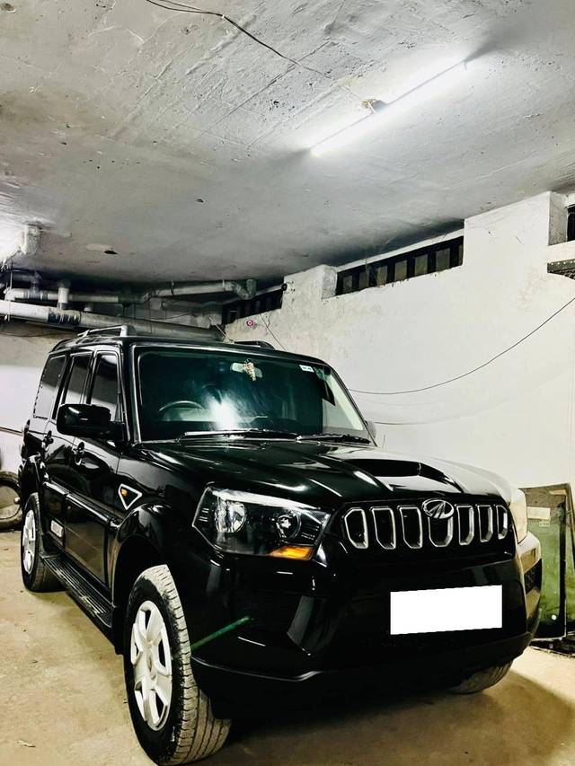 https://images10.gaadi.com/usedcar_image/4520102/original/processed_5cee495146b112f7679bbe062ca022f1.jpg?imwidth=6400