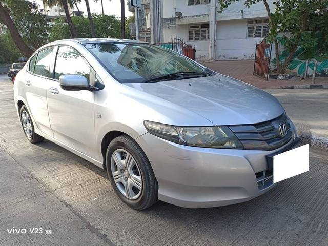 https://images10.gaadi.com/usedcar_image/4520111/original/processed_93e5cb974ab9386b8c7c08bd536d5327.jpeg?imwidth=6400