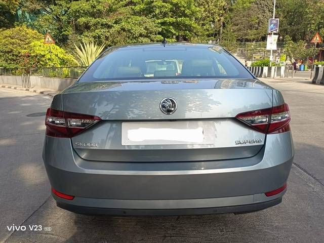 https://images10.gaadi.com/usedcar_image/4520118/original/processed_41931e485f5152115a2a97a6dcf4a174.jpeg?imwidth=6402