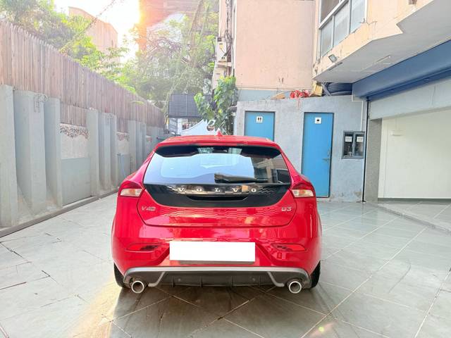 https://images10.gaadi.com/usedcar_image/4520125/original/processed_c9020fa9cae4129bc32eba8ac77096ea.jpg?imwidth=6401