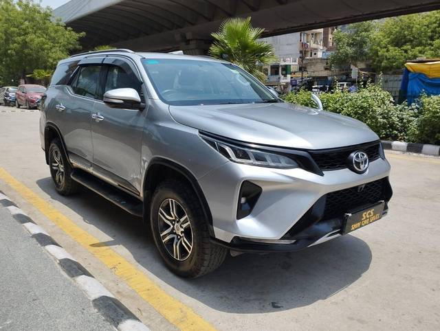 https://images10.gaadi.com/usedcar_image/4520128/original/processed_b5fd2146efe962bec4dffcba5c323b40.jpg?imwidth=6400
