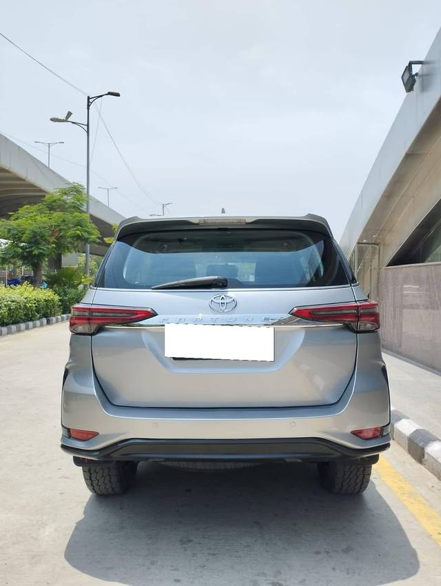 https://images10.gaadi.com/usedcar_image/4520128/original/processed_cc351ab51f0f911cbd01a2cf4c5942a2.jpg?imwidth=6402