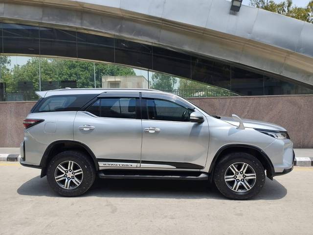 https://images10.gaadi.com/usedcar_image/4520128/original/processed_f5bb9bef6996107764cc57721012ebb6.jpg?imwidth=6401