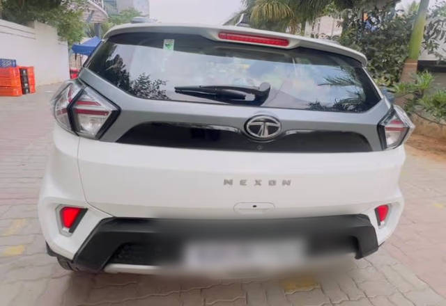 https://images10.gaadi.com/usedcar_image/4520134/original/b5e6d63b-a629-49c7-9853-cb9fb336f8c6.?imwidth=6402