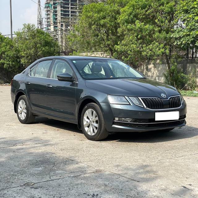 https://images10.gaadi.com/usedcar_image/4520141/original/processed_5b827296dd68ba9a946ba165f8c18e14.jpg?imwidth=6400