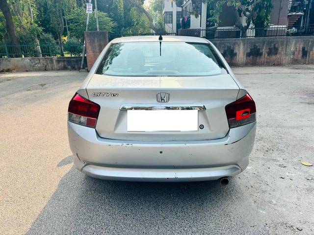 https://images10.gaadi.com/usedcar_image/4520148/original/processed_599b55c2-9eb2-4676-b06e-d8452760358c.jpg?imwidth=6402