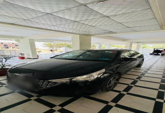 https://images10.gaadi.com/usedcar_image/4520149/original/542efcba-b994-444a-9254-d10c6d99abfa.?imwidth=6402