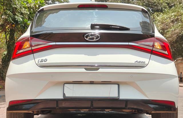 https://images10.gaadi.com/usedcar_image/4520151/original/processed_8f4aa687cf2e001e888a97083843e2ee.jpg?imwidth=6402
