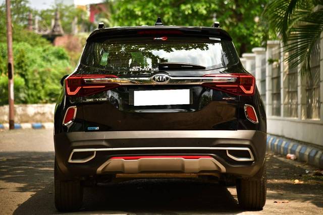https://images10.gaadi.com/usedcar_image/4520153/original/processed_a61cd8fc176f360043cb0fe87c28290c.jpg?imwidth=6402