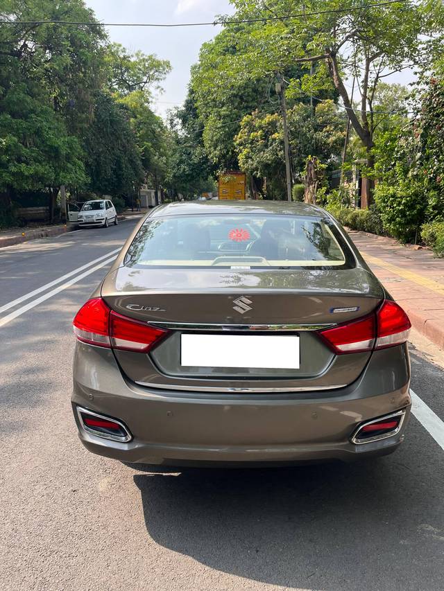 https://images10.gaadi.com/usedcar_image/4520161/original/processed_85d7ff2b-3938-4a09-9983-0e214257557b.jpg?imwidth=6401