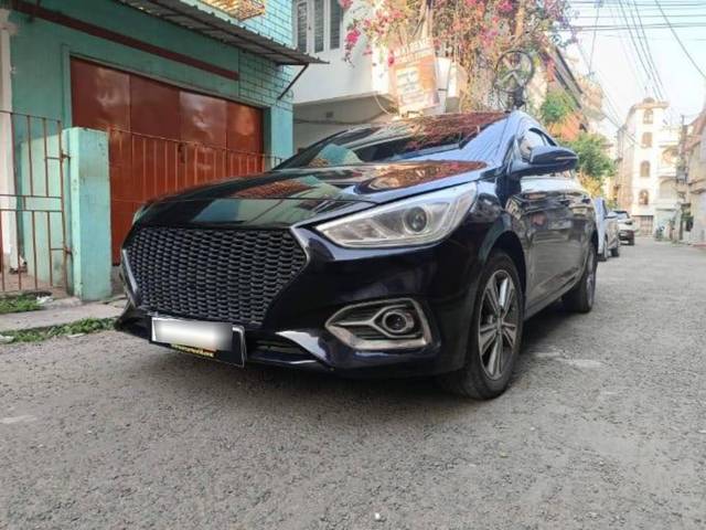 https://images10.gaadi.com/usedcar_image/4520209/original/processed_3033ba0abbd055a2562ef90a9c954b2b.jpg?imwidth=6402
