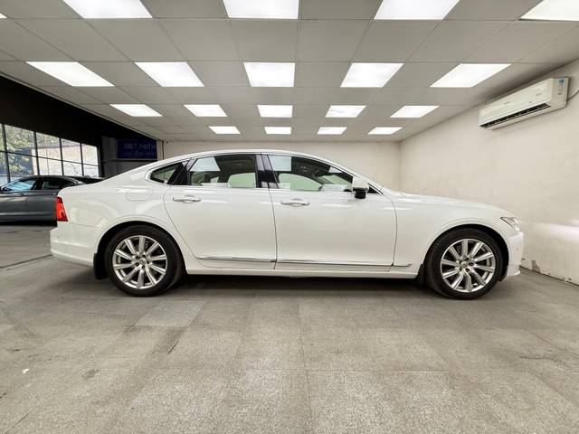 https://images10.gaadi.com/usedcar_image/4520214/original/processed_c056be44909741fc4e97d9472f07d56f.jpg?imwidth=6401