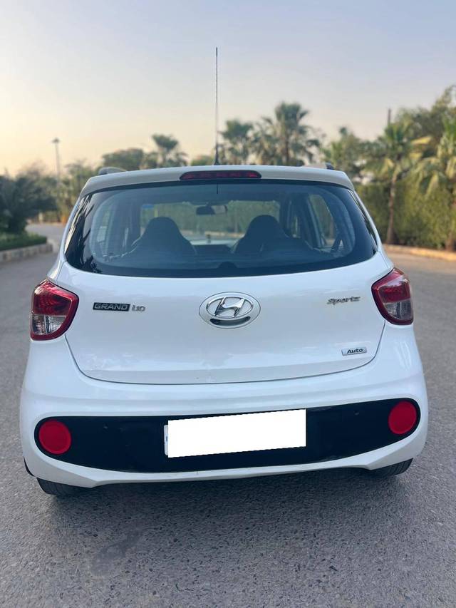 https://images10.gaadi.com/usedcar_image/4520221/original/processed_f03996de75300029314c565fe997af4c.jpg?imwidth=6402