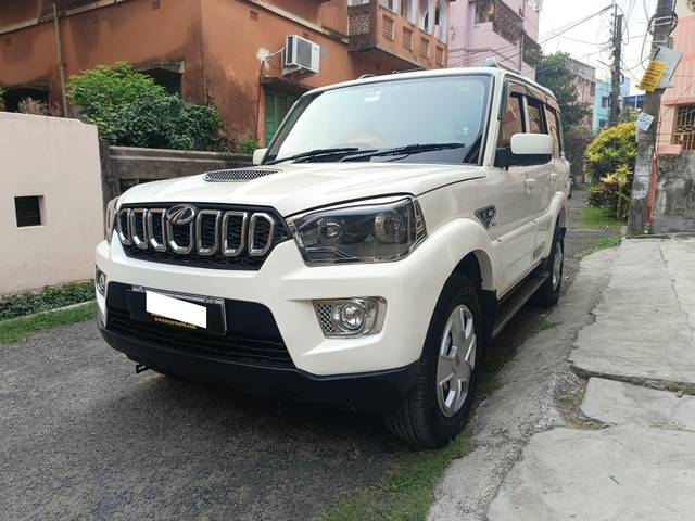 https://images10.gaadi.com/usedcar_image/4520237/original/processed_acb1e09a2318a6d1a68187f53b9f826e.jpg?imwidth=6400