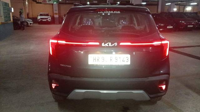 https://images10.gaadi.com/usedcar_image/4520248/original/processed_157b1d462d1cf98cd17132bded691226.jpg?imwidth=6402