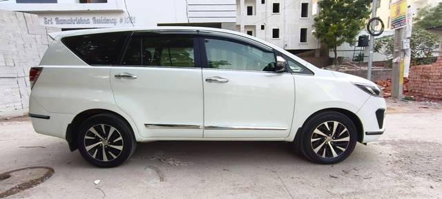 https://images10.gaadi.com/usedcar_image/4520250/original/processed_2681015c444819b8f7cbc27782f64c80.jpg?imwidth=6402