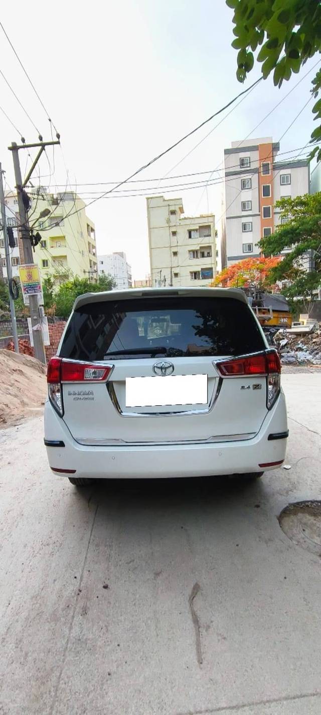 https://images10.gaadi.com/usedcar_image/4520250/original/processed_feff5a669f8a3a81407d51c61e702246.jpg?imwidth=6401