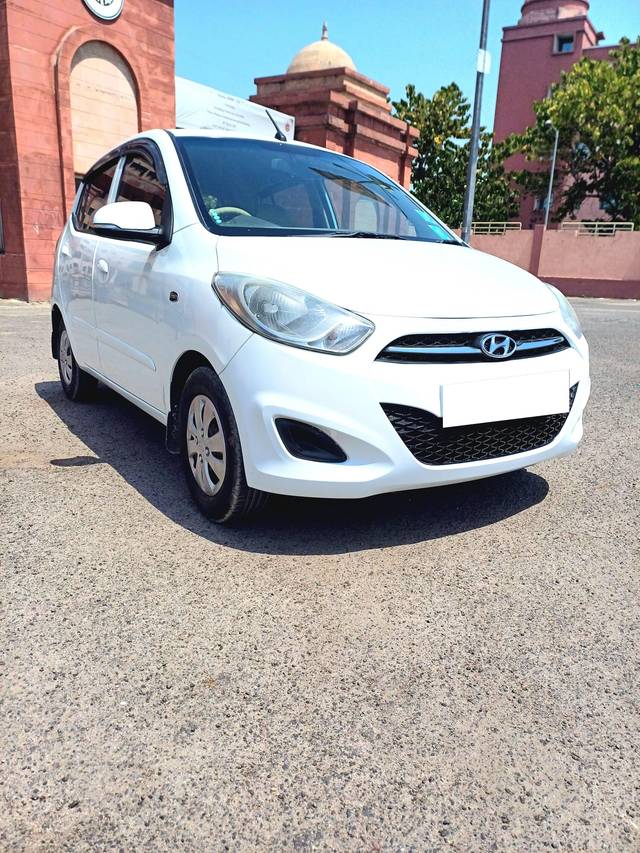 https://images10.gaadi.com/usedcar_image/4520259/original/processed_9aaede809e6ad2a23c1f3350c328e314.jpg?imwidth=6400
