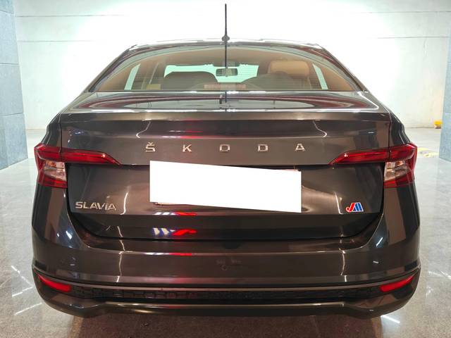 https://images10.gaadi.com/usedcar_image/4520266/original/processed_e6a3a22c601bf36cb76bb835a66bbb2b.jpg?imwidth=6402
