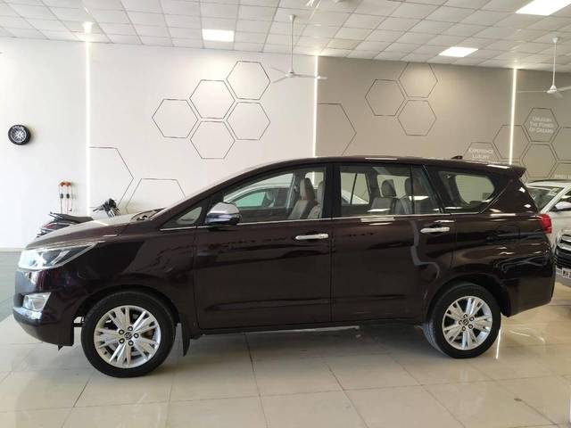 https://images10.gaadi.com/usedcar_image/4520270/original/processed_16942d773fa1fe858a939b6f67fe32a9.jpg?imwidth=6402