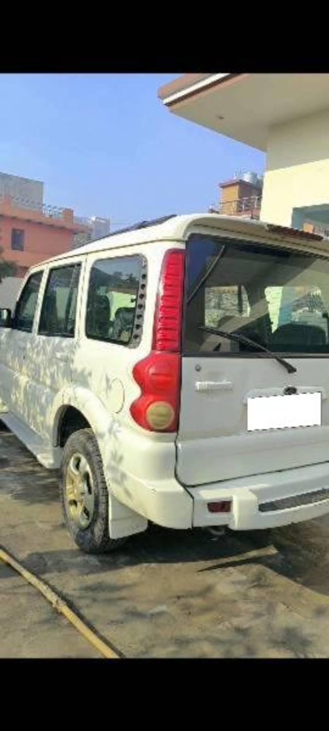 https://images10.gaadi.com/usedcar_image/4520299/original/processed_4d094df5-8cfa-4c3e-bcff-7911b5b81b4c.jpg?imwidth=6401