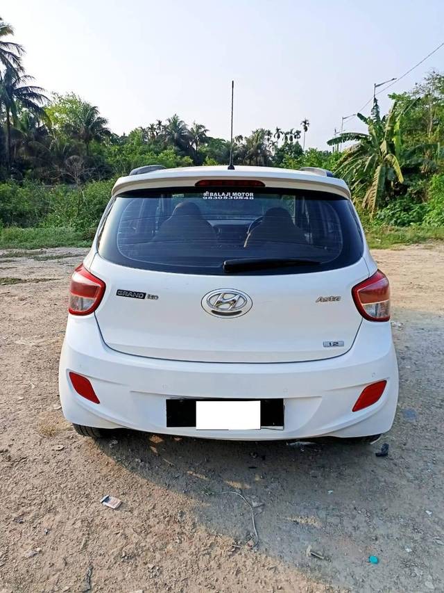 https://images10.gaadi.com/usedcar_image/4520324/original/processed_82e3e504eaef7ea363d36d258f5d57a3.jpg?imwidth=6402