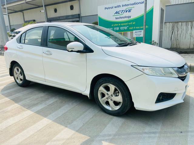 https://images10.gaadi.com/usedcar_image/4520331/original/processed_33eda5139a48dd61052bdd925050ec0e.jpg?imwidth=6400