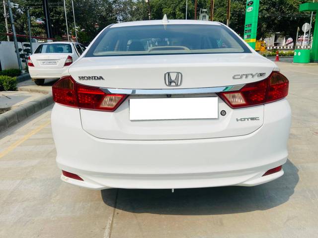 https://images10.gaadi.com/usedcar_image/4520331/original/processed_54b3e4cfc829b4a2bc284ee6ec17be14.jpg?imwidth=6402