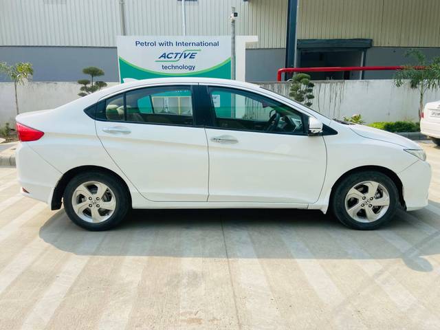 https://images10.gaadi.com/usedcar_image/4520331/original/processed_905cf5e99817fcc56af7f89e7c8bdd25.jpg?imwidth=6401