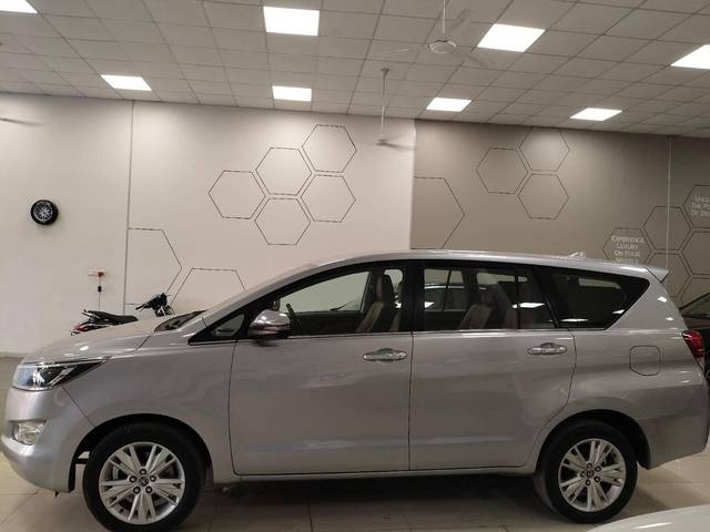 https://images10.gaadi.com/usedcar_image/4520332/original/processed_5fc0662863977d0ee067e9ff768b6bff.jpg?imwidth=6402