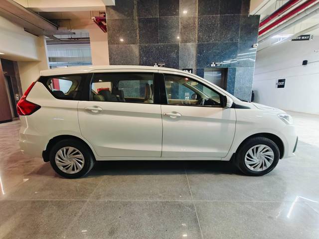 https://images10.gaadi.com/usedcar_image/4520354/original/processed_b3630d7abe8257f525b2b75cda4e4ca6.jpg?imwidth=6401