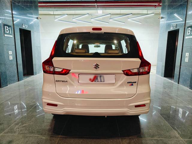 https://images10.gaadi.com/usedcar_image/4520354/original/processed_e188b7e37bd0b0050b108f6c538d7c2b.jpg?imwidth=6402