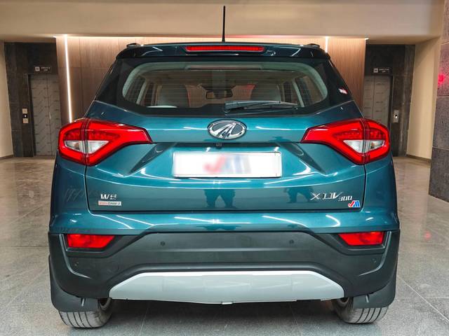 https://images10.gaadi.com/usedcar_image/4520368/original/processed_cd4976d5a6914fbf1a6a85a4a19d779a.jpg?imwidth=6402