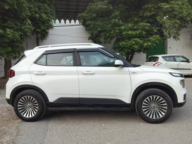 https://images10.gaadi.com/usedcar_image/4520371/original/5559a2bee091326516c39b1afb953bda.jpg?imwidth=6401