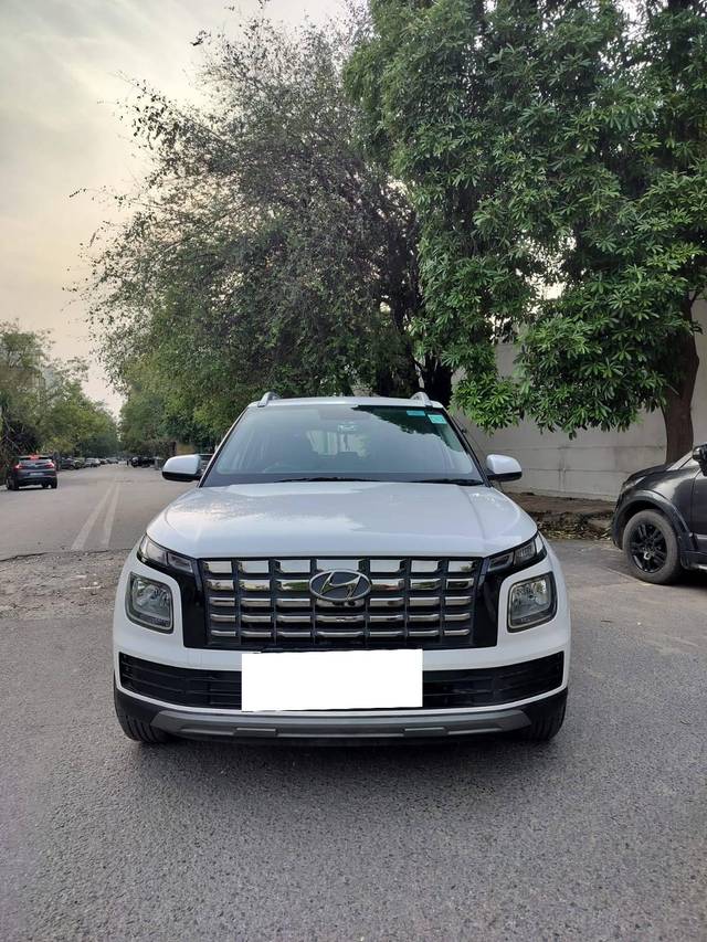 https://images10.gaadi.com/usedcar_image/4520371/original/processed_8d39e958f328ee1a3c531ab7715fd953.jpg?imwidth=6400