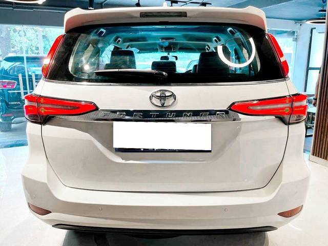 https://images10.gaadi.com/usedcar_image/4520372/original/processed_0e92f06204d90ed3fb876cd7a74abc30.jpg?imwidth=6402