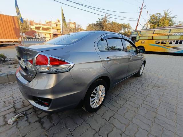 https://images10.gaadi.com/usedcar_image/4520375/original/processed_0bfb0cc94537df959c198c35848b33e9.jpg?imwidth=6402