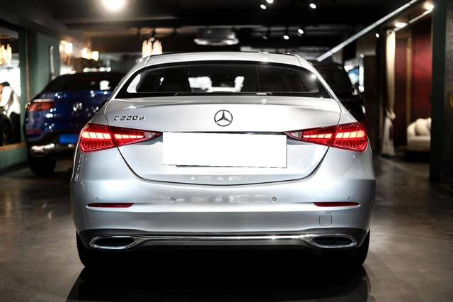 https://images10.gaadi.com/usedcar_image/4520379/original/processed_35ffbacd887076fcf3c2287db6e06c57.jpg?imwidth=6401