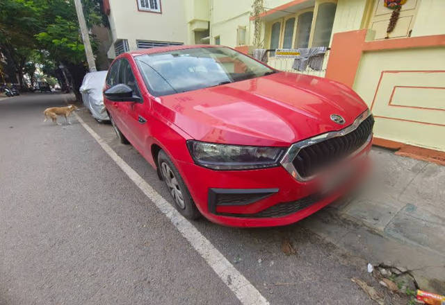 https://images10.gaadi.com/usedcar_image/4520386/original/8751a616-1b45-4a59-a7d4-37069a1fd198.?imwidth=6400