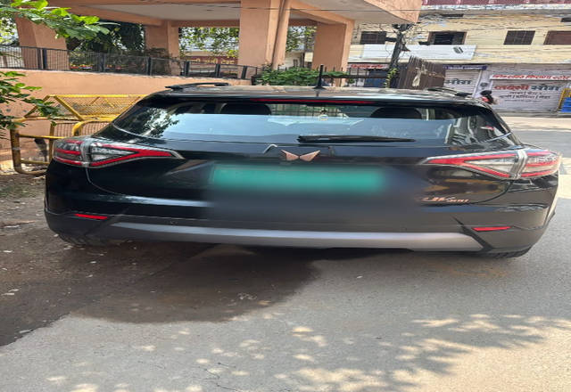 https://images10.gaadi.com/usedcar_image/4520427/original/7104ea73-b1b5-4e31-bf5a-dd3e7f78a6e8.?imwidth=6400