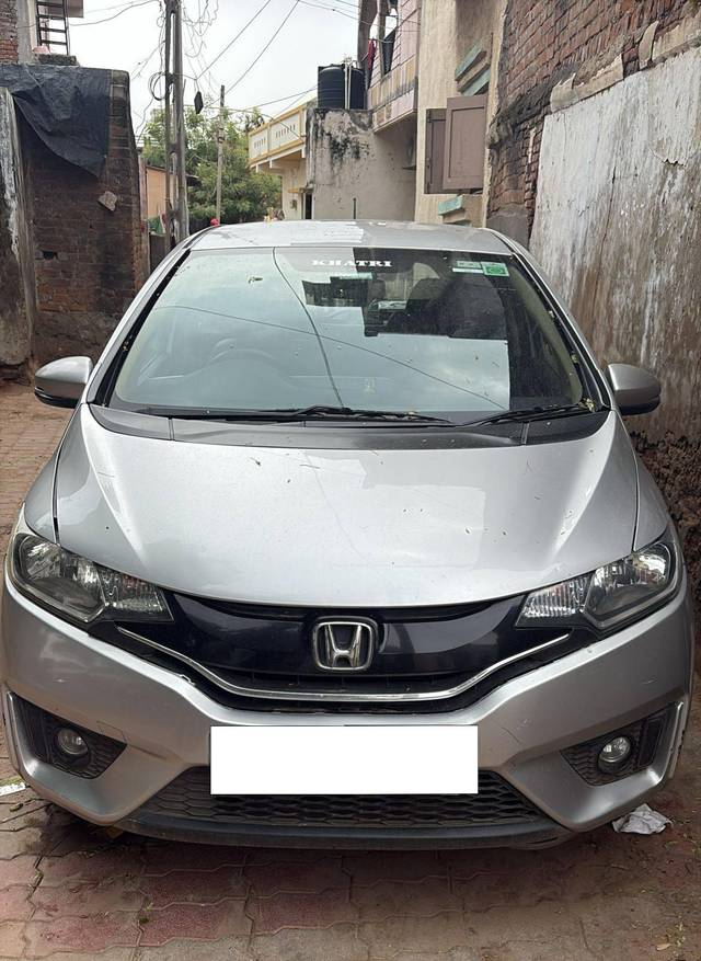 https://images10.gaadi.com/usedcar_image/4520436/original/processed_0ef1f711-efc9-46a9-a254-5372bded15e0.jpg?imwidth=6401