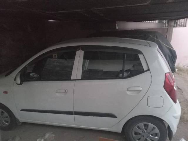 https://images10.gaadi.com/usedcar_image/4520464/original/processed_58df9b8f-4590-43ea-acc2-f4075a0f0baf.jpg?imwidth=6402