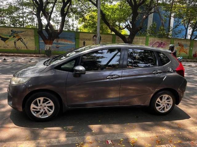 https://images10.gaadi.com/usedcar_image/4520489/original/processed_18fb0423-47b9-440e-bafa-117c6ea6aafa.jpeg?imwidth=6400