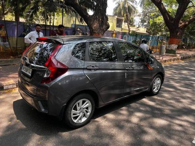 https://images10.gaadi.com/usedcar_image/4520489/original/processed_44a35df2-9a40-410d-aa4e-470d5a9111f9.jpeg?imwidth=6402